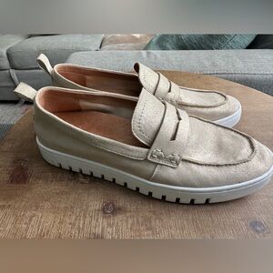 Vionic Uptown Gold Leather Loafers size 9.5